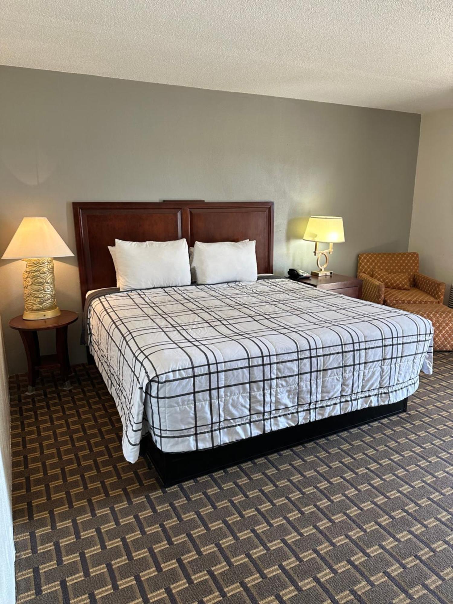 Budget Inn Motel Storm Lake Екстериор снимка